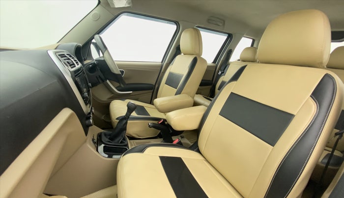 2018 Mahindra TUV300 T10, Diesel, Manual, 61,221 km, Right Side Front Door Cabin
