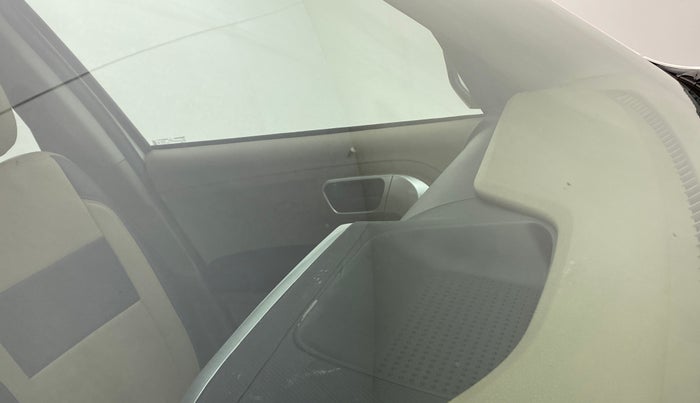 2018 Mahindra TUV300 T10, Diesel, Manual, 61,221 km, Front windshield - Minor spot on windshield