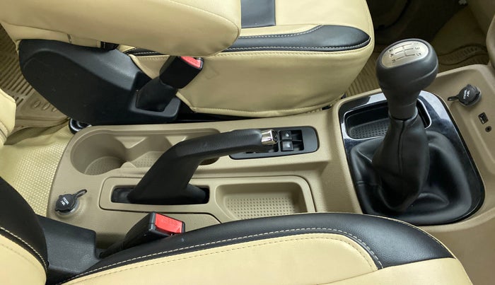 2018 Mahindra TUV300 T10, Diesel, Manual, 61,221 km, Gear Lever