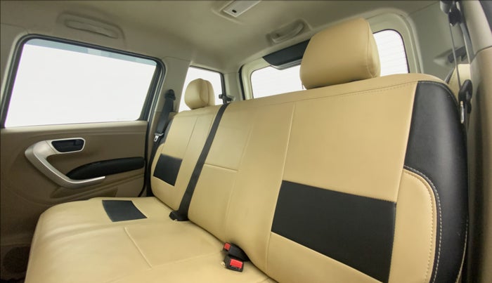 2018 Mahindra TUV300 T10, Diesel, Manual, 61,221 km, Right Side Rear Door Cabin
