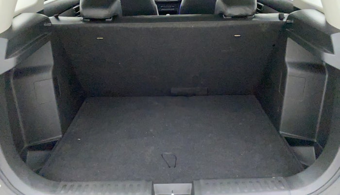 2022 Maruti BREZZA VXI SMART HYBRID, Petrol, Manual, 4,380 km, Dicky (Boot door) - Parcel tray missing