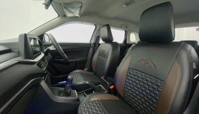 2022 Maruti BREZZA VXI SMART HYBRID, Petrol, Manual, 4,380 km, Right Side Front Door Cabin