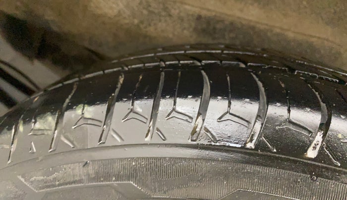 2016 Maruti Wagon R 1.0 VXI AMT, Petrol, Automatic, 95,709 km, Left Rear Tyre Tread