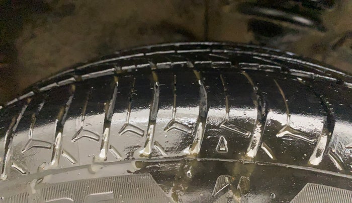 2016 Maruti Wagon R 1.0 VXI AMT, Petrol, Automatic, 95,709 km, Right Front Tyre Tread