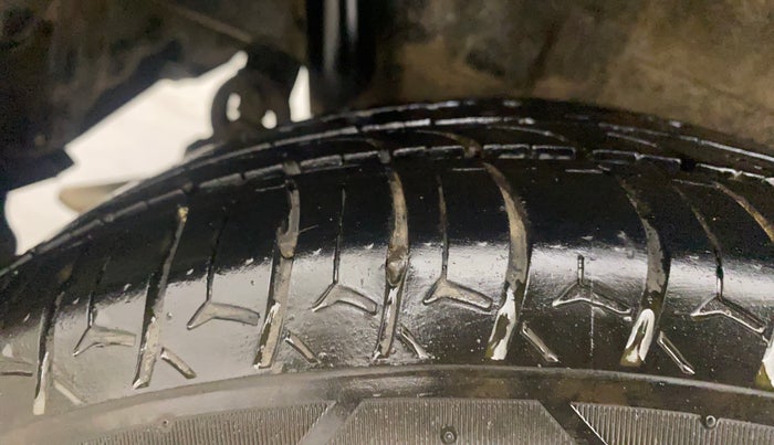 2016 Maruti Wagon R 1.0 VXI AMT, Petrol, Automatic, 95,709 km, Right Rear Tyre Tread