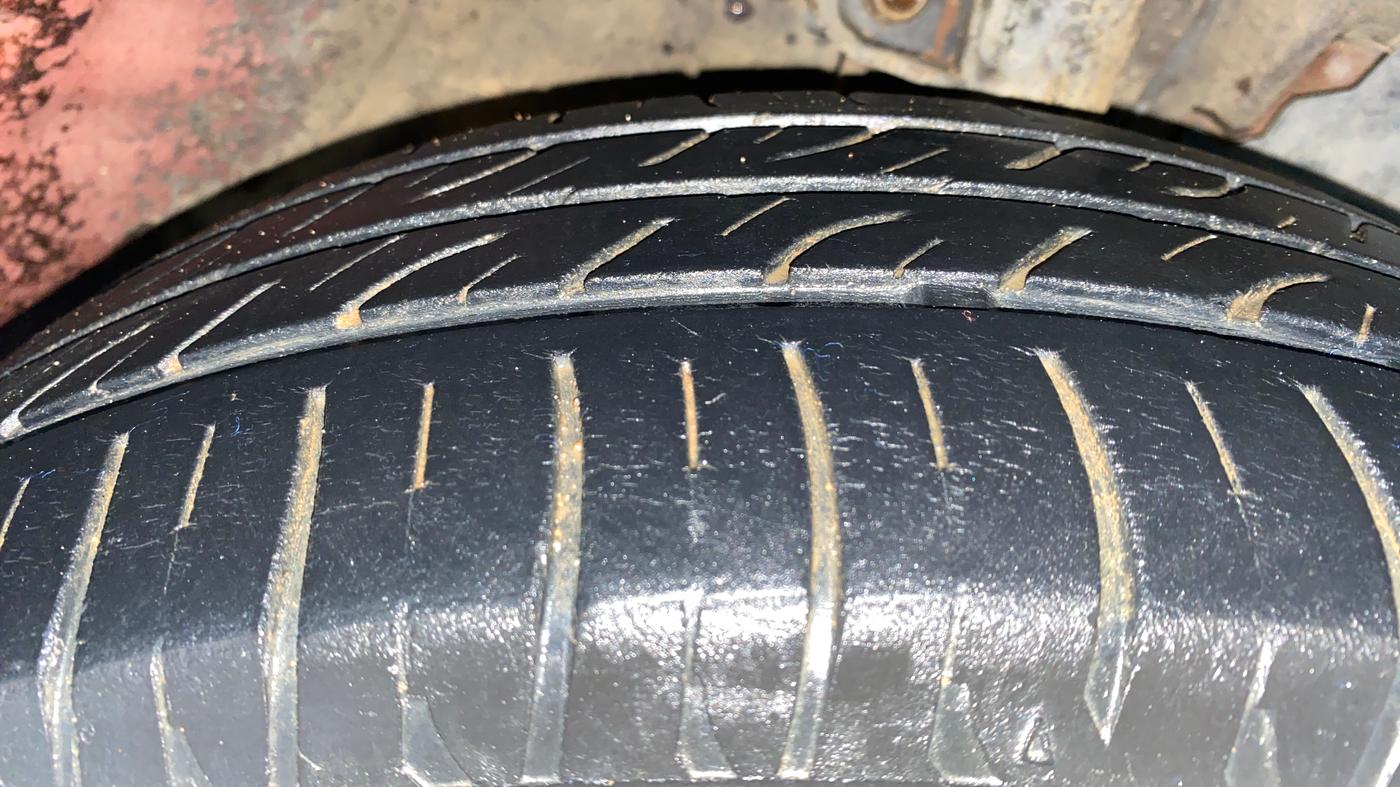 2016 Mahindra Kuv100 K6 6 STR, Petrol, Manual, 54,562 km, Right Front Tyre Tread