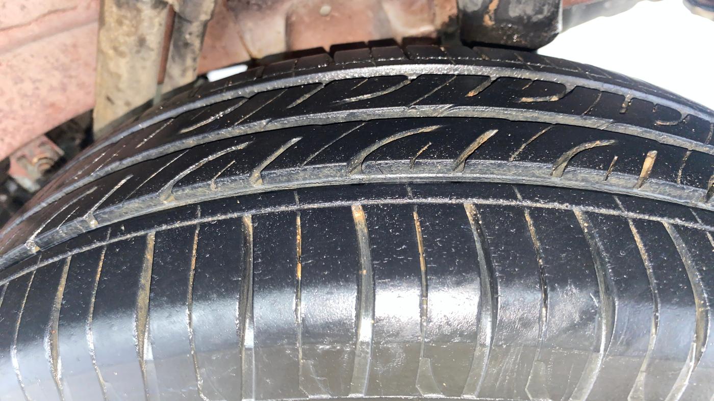 2016 Mahindra Kuv100 K6 6 STR, Petrol, Manual, 54,562 km, Left Rear Tyre Tread