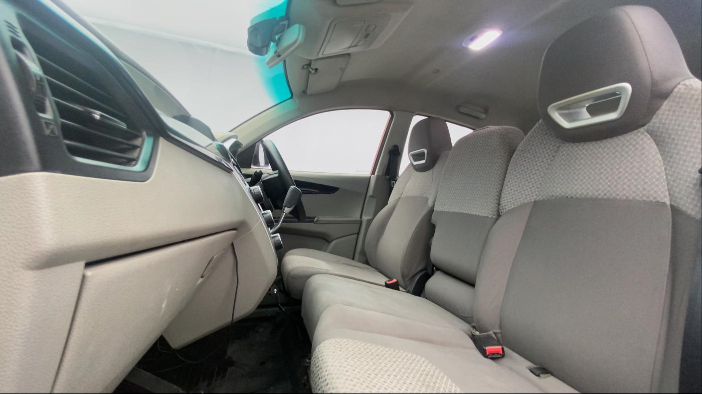 2016 Mahindra Kuv100 K6 6 STR, Petrol, Manual, 54,562 km, Right Side Front Door Cabin