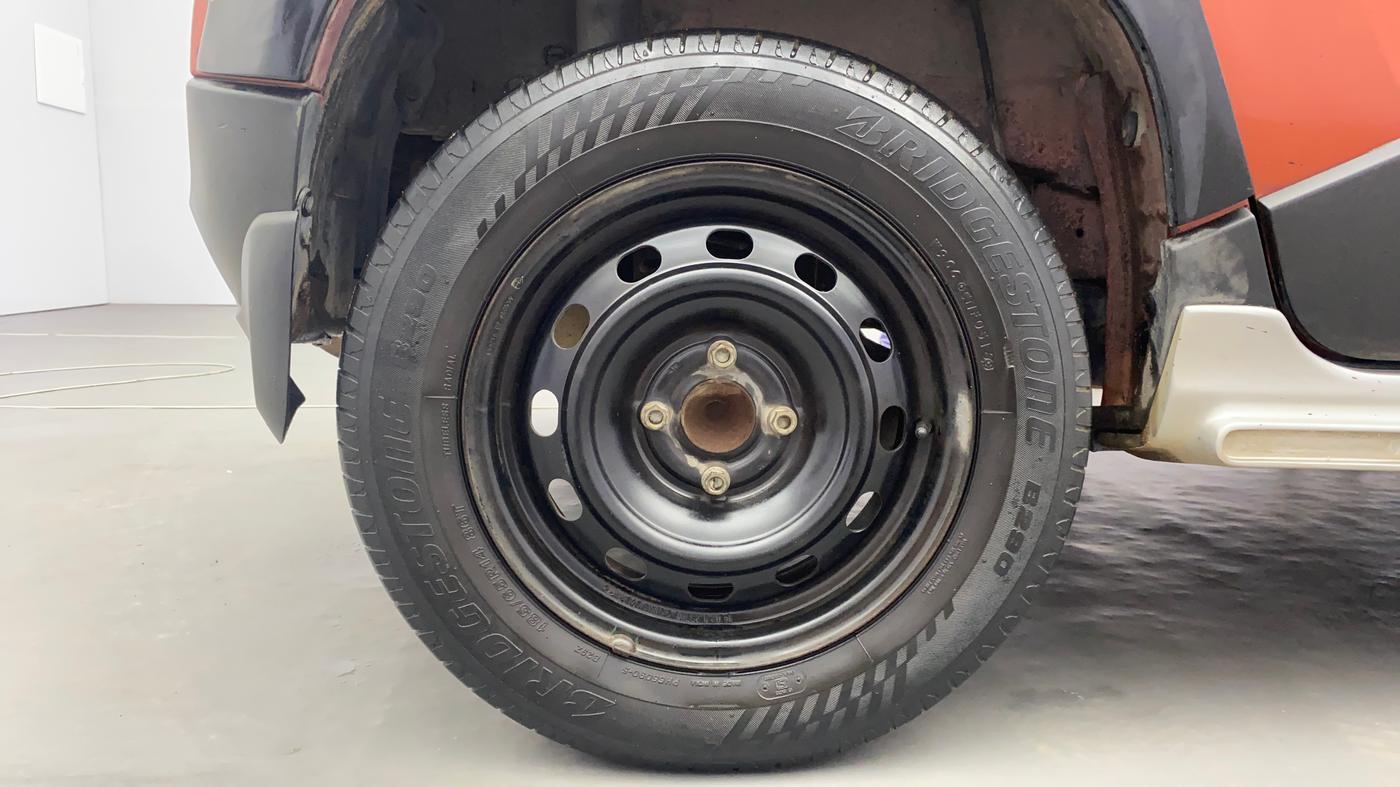 2016 Mahindra Kuv100 K6 6 STR, Petrol, Manual, 54,562 km, Right Rear Wheel