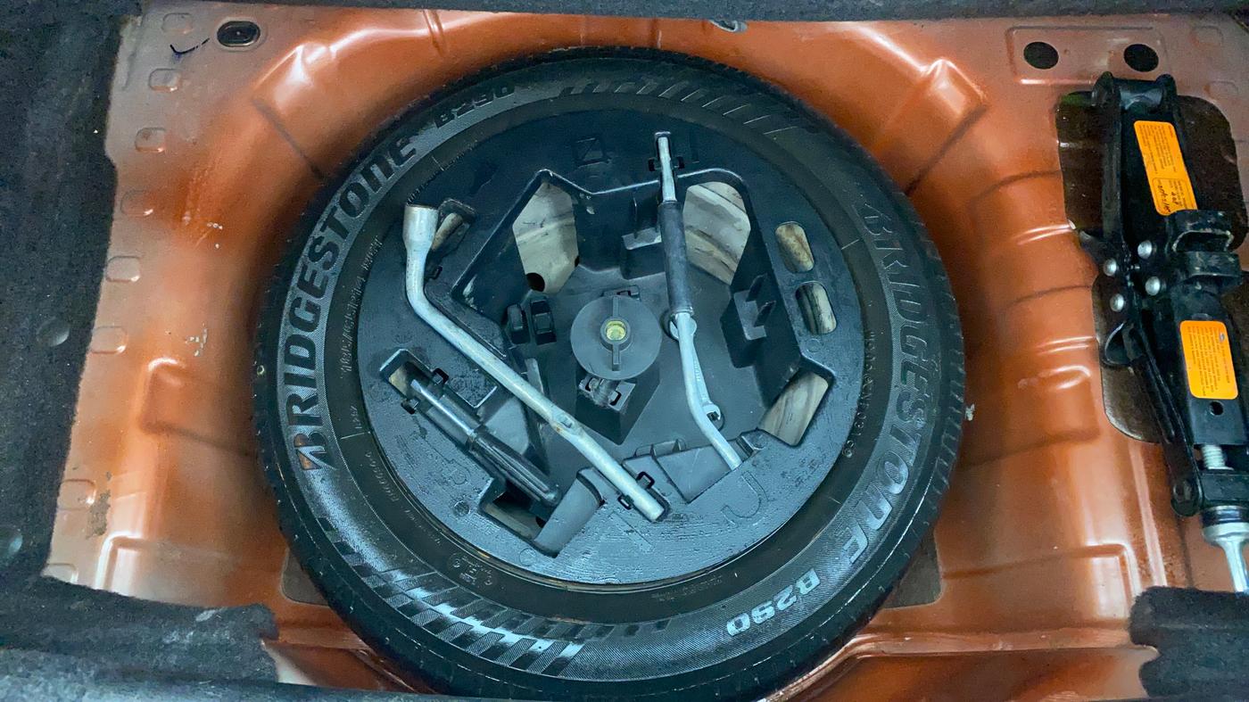 2016 Mahindra Kuv100 K6 6 STR, Petrol, Manual, 54,562 km, Spare Tyre