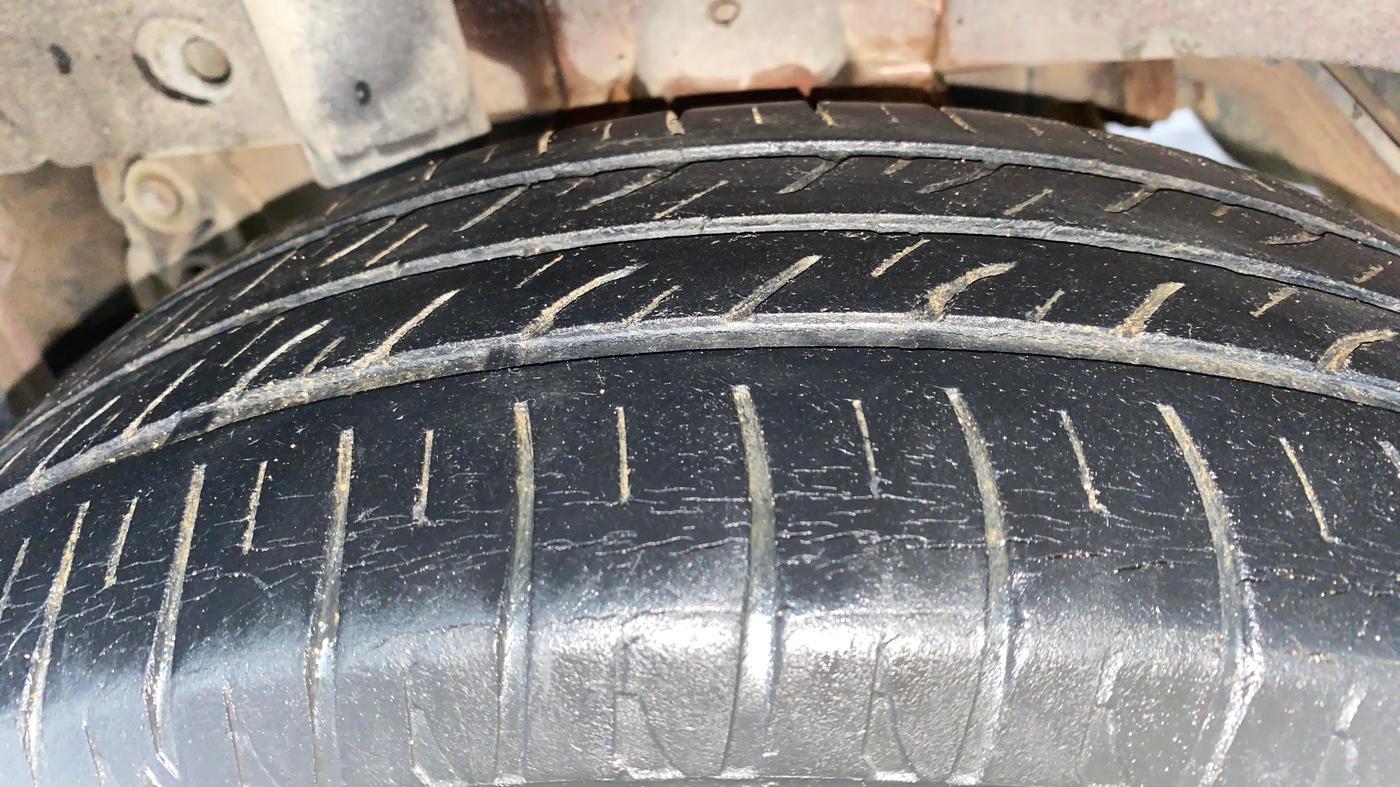2016 Mahindra Kuv100 K6 6 STR, Petrol, Manual, 54,562 km, Right Rear Tyre Tread