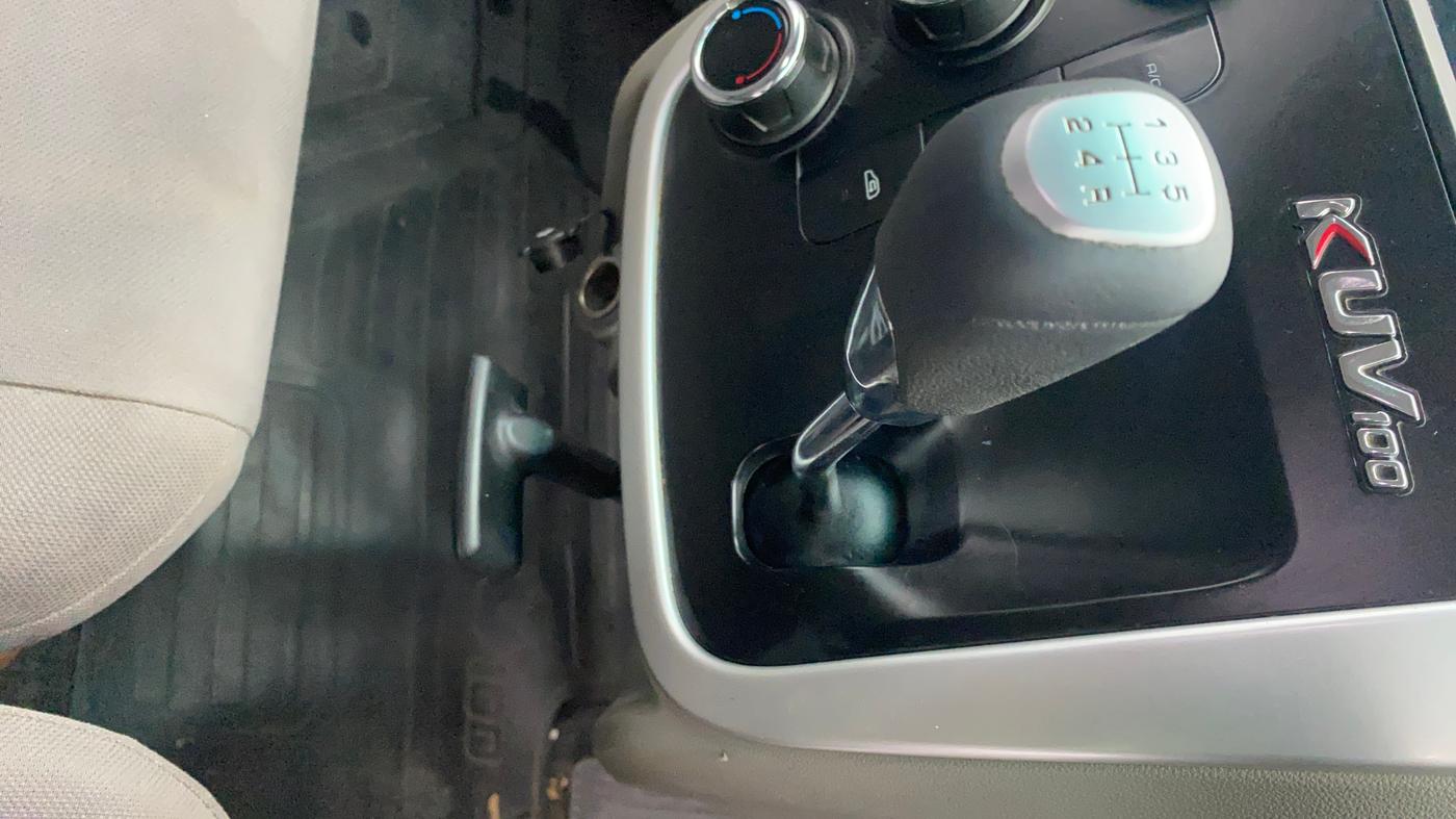 2016 Mahindra Kuv100 K6 6 STR, Petrol, Manual, 54,562 km, Gear Lever