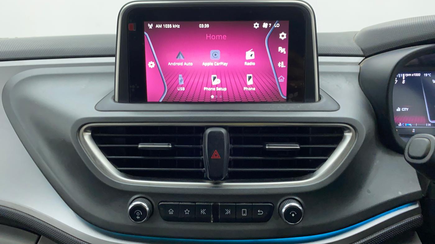 2020 Tata ALTROZ XZ 1.2, Petrol, Manual, 18,728 km, Infotainment System