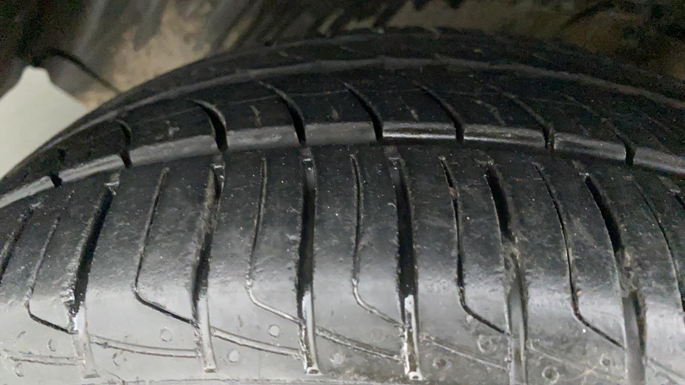 2020 Tata ALTROZ XZ 1.2, Petrol, Manual, 18,728 km, Left Front Tyre Tread