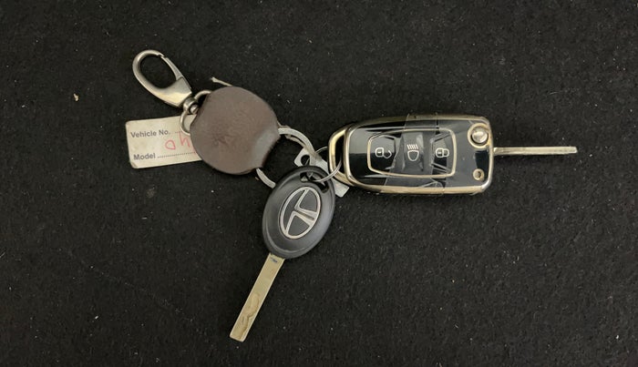 2020 Tata ALTROZ XM PETROL, Petrol, Manual, 54,879 km, Key Close Up