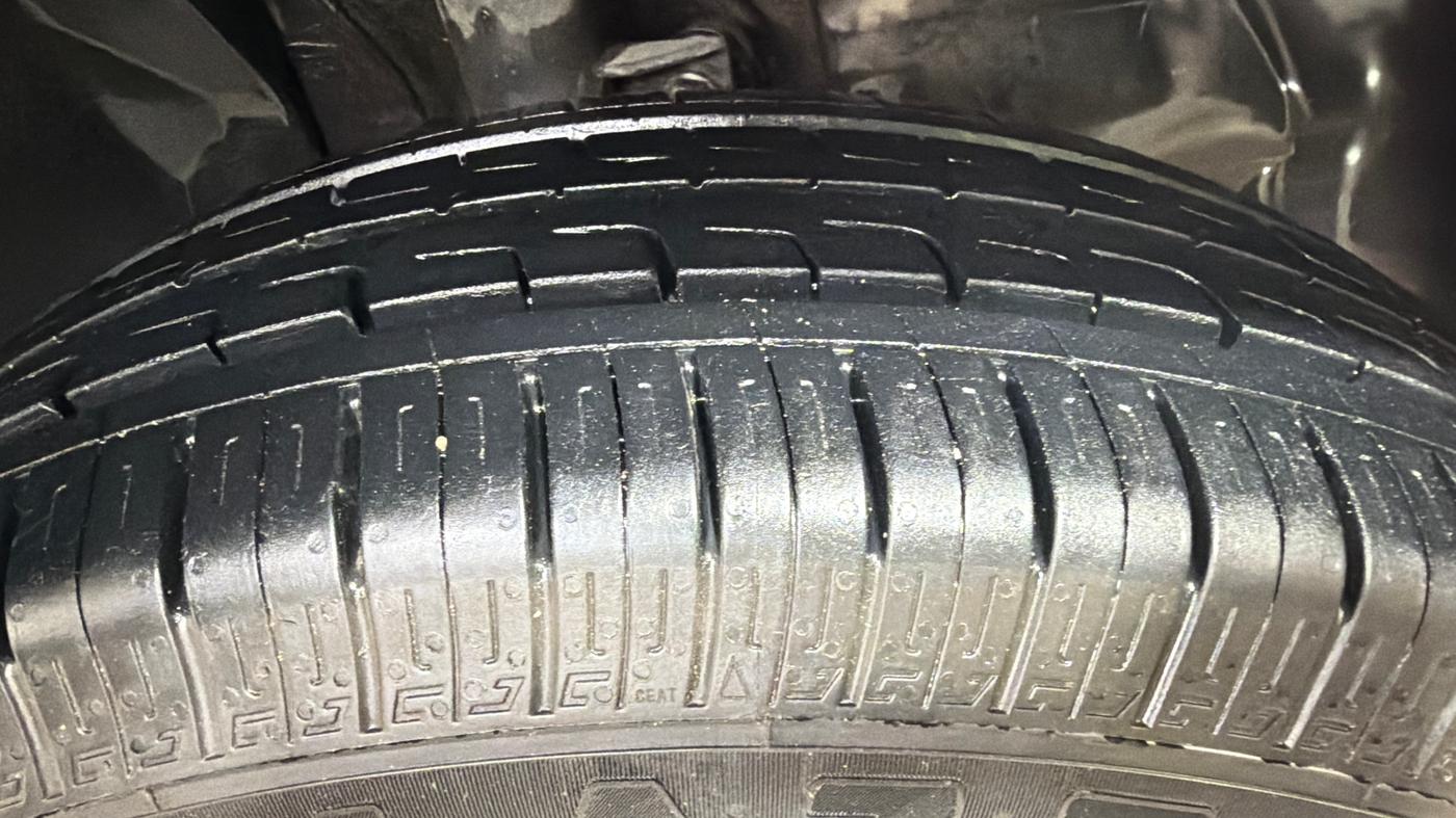2022 Tata PUNCH ADVENTURE AMT, CNG, Automatic, 55,204 km, Right Front Tyre Tread