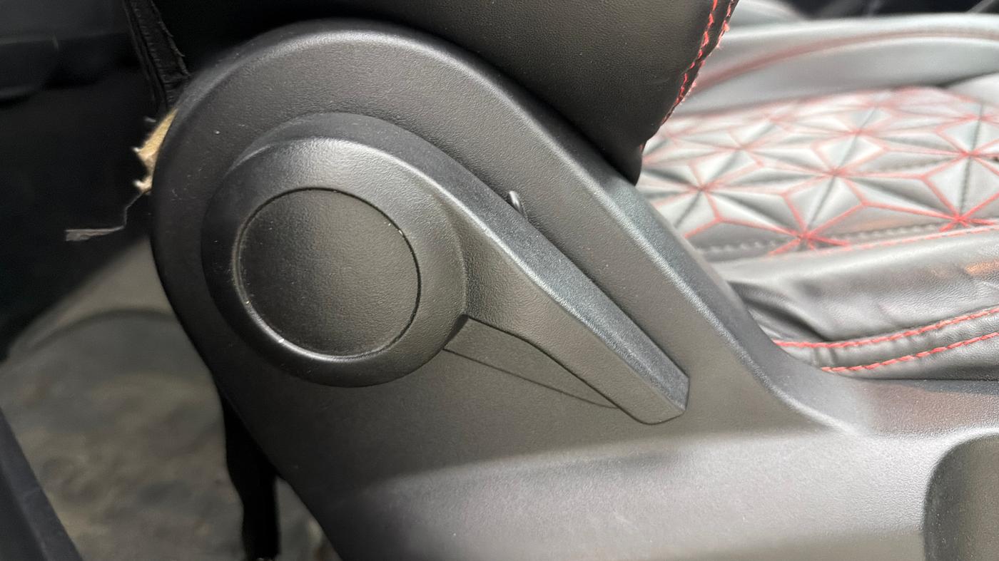 2022 Tata PUNCH ADVENTURE AMT, CNG, Automatic, 55,204 km, Driver Side Adjustment Panel