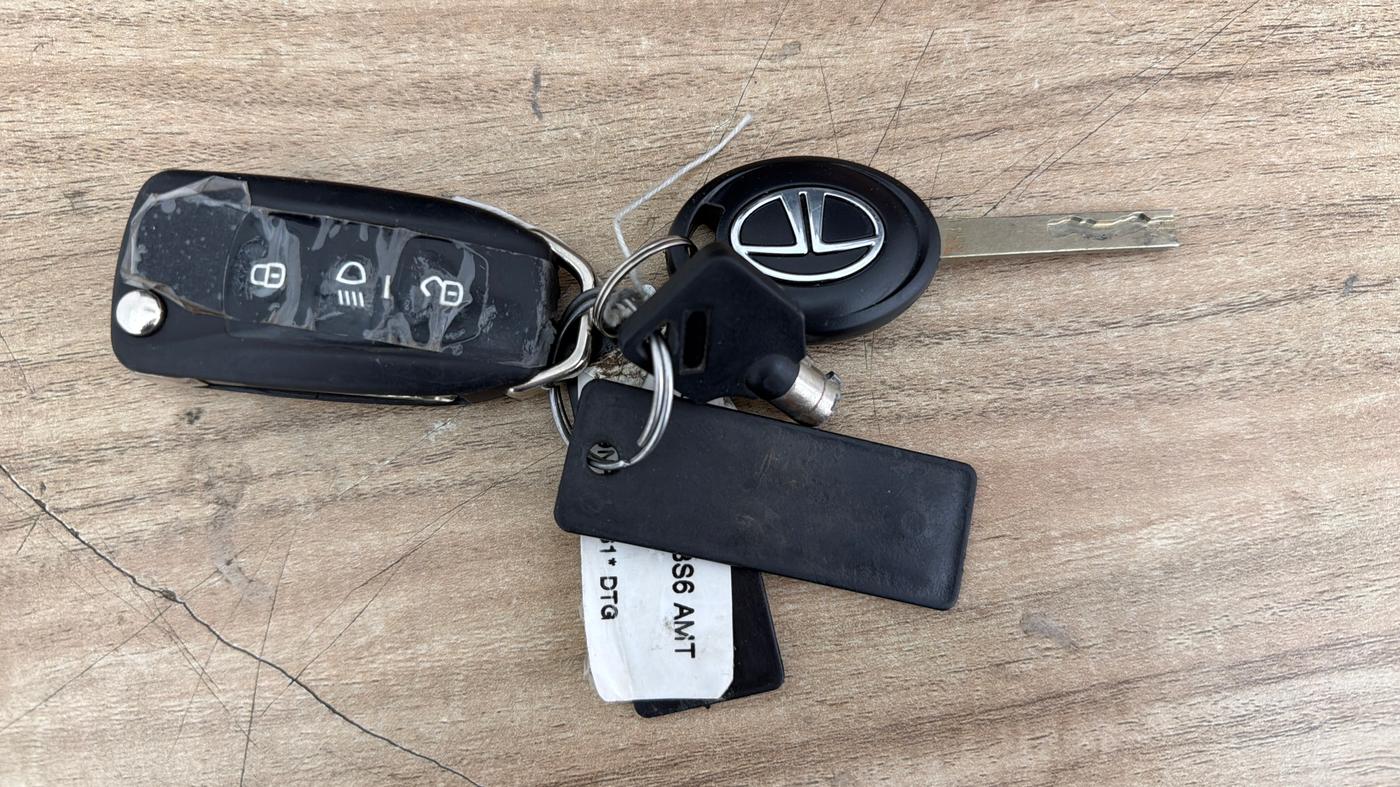 2022 Tata PUNCH ADVENTURE AMT, CNG, Automatic, 55,204 km, Key Close Up