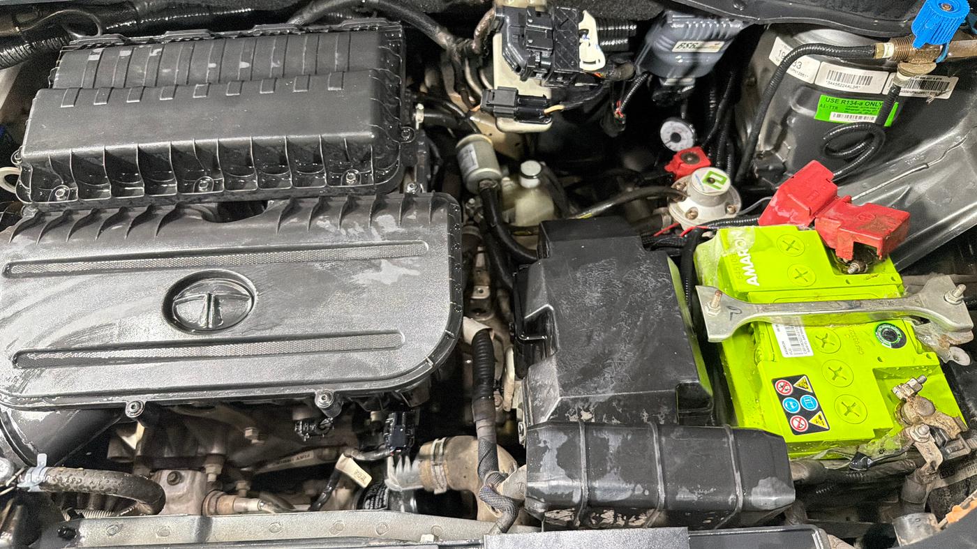 2022 Tata PUNCH ADVENTURE AMT, CNG, Automatic, 55,204 km, Engine View - Left