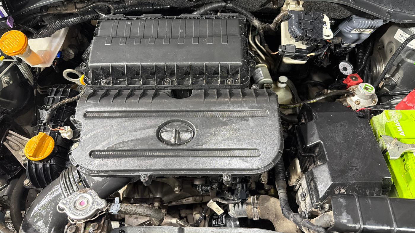 2022 Tata PUNCH ADVENTURE AMT, CNG, Automatic, 55,204 km, Engine View