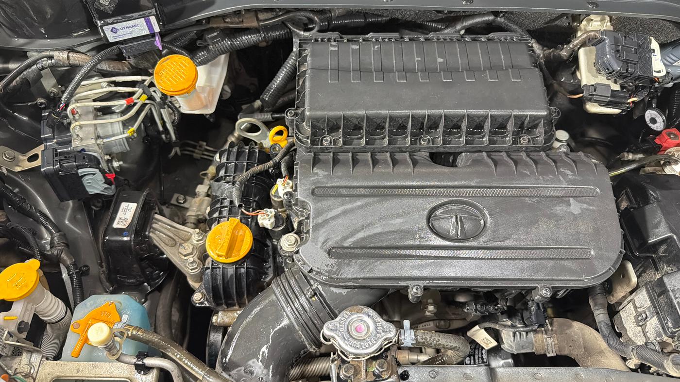 2022 Tata PUNCH ADVENTURE AMT, CNG, Automatic, 55,204 km, Engine View - Right