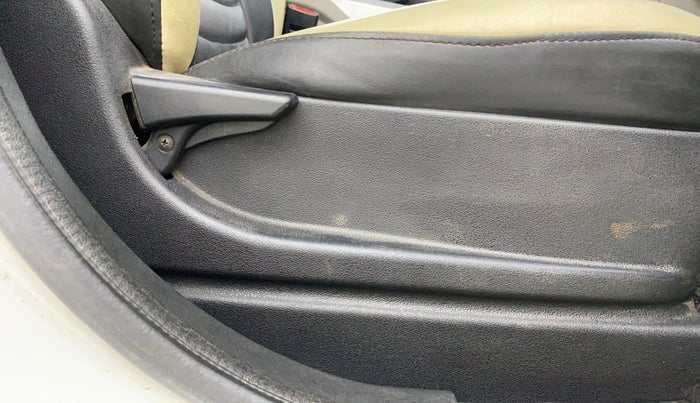 2018 Tata NEXON XM PETROL, Petrol, Manual, 33,553 km, Driver Side Adjustment Panel