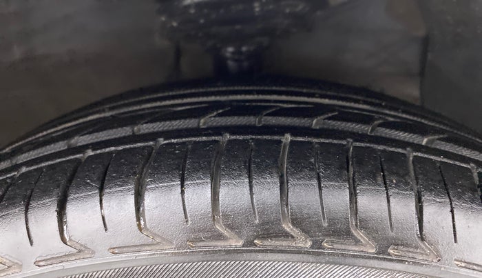 2018 Hyundai Grand i10 SPORTZ AT 1.2 KAPPA VTVT, Petrol, Automatic, 52,877 km, Right Front Tyre Tread