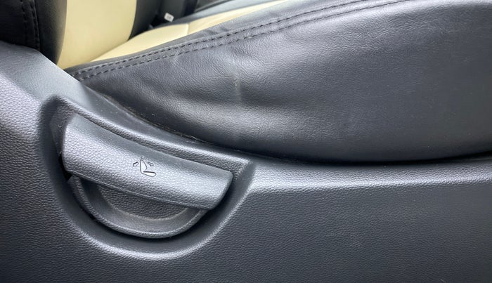 2018 Hyundai Grand i10 SPORTZ AT 1.2 KAPPA VTVT, Petrol, Automatic, 52,877 km, Driver Side Adjustment Panel