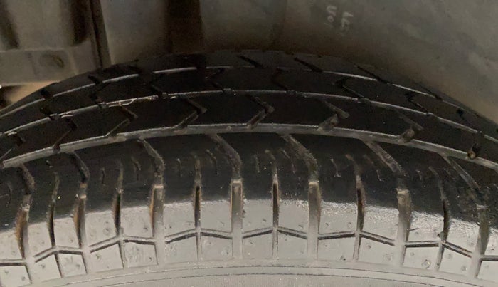 2016 Maruti Swift VXI, Petrol, Manual, 53,462 km, Right Rear Tyre Tread