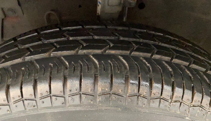 2016 Maruti Swift VXI, Petrol, Manual, 53,462 km, Left Front Tyre Tread