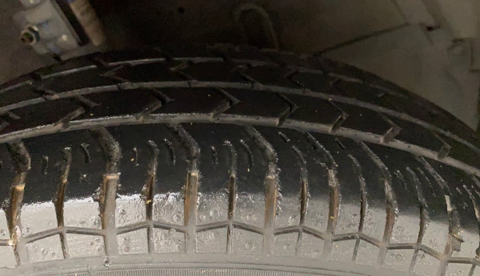 2016 Maruti Swift VXI, Petrol, Manual, 53,462 km, Right Front Tyre Tread