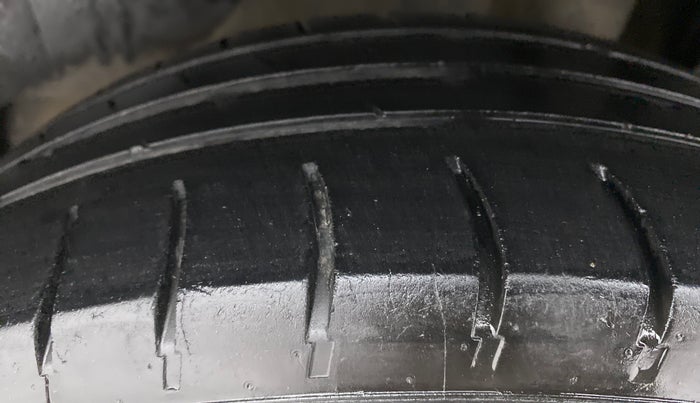 2018 Maruti Swift ZXI PLUS, CNG, Manual, 50,288 km, Left Rear Tyre Tread