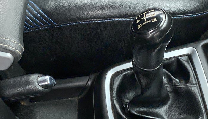 2018 Maruti Swift ZXI PLUS, CNG, Manual, 50,288 km, Gear Lever