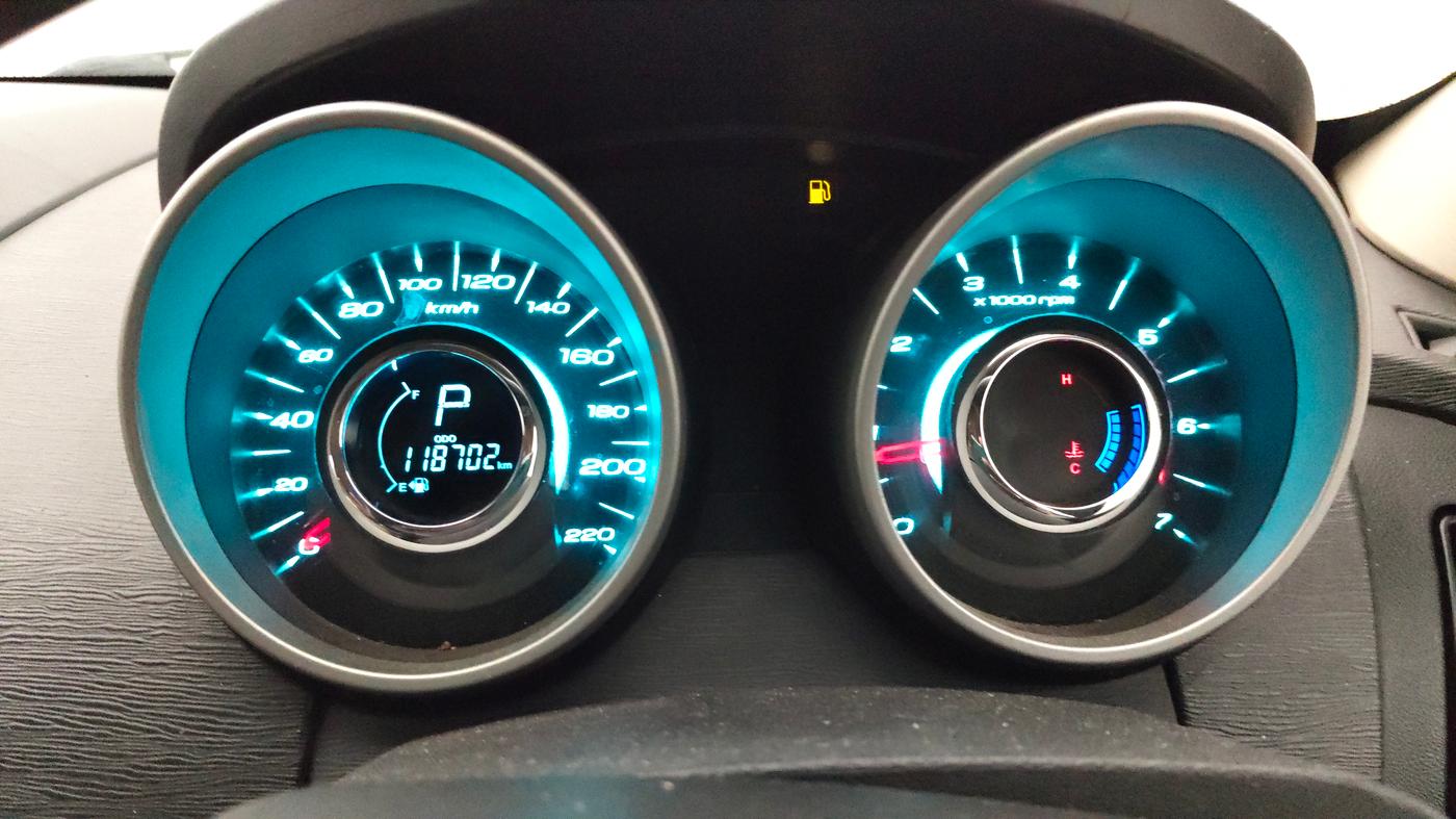 2016 Mahindra XUV500 W8 AT, Diesel, Automatic, 1,18,690 km, Odometer Image