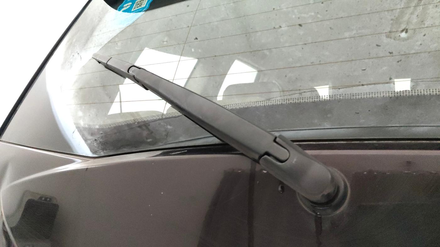 2016 Mahindra XUV500 W8 AT, Diesel, Automatic, 1,18,690 km, Rear Wiper