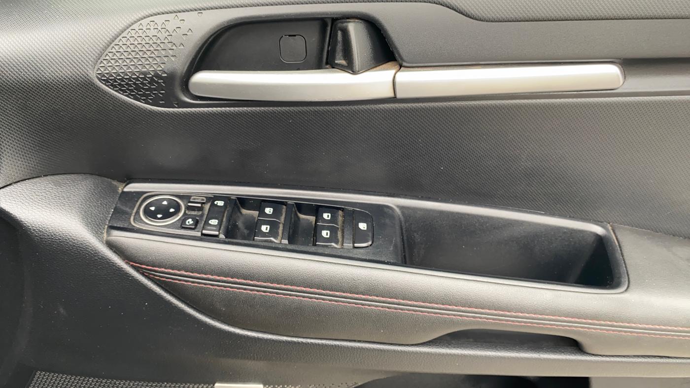 2022 KIA SONET GTX PLUS 1.0 IMT, Petrol, Manual, 45,239 km, Driver Side Door Panels Control