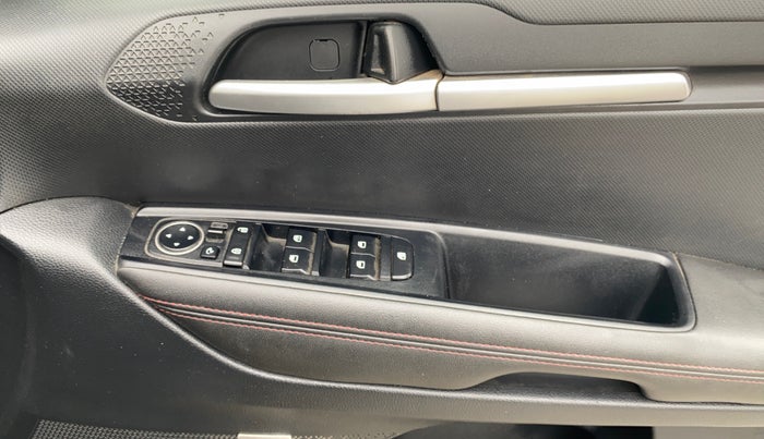 2022 KIA SONET GTX PLUS 1.0 IMT, Petrol, Manual, 45,239 km, Driver Side Door Panels Control