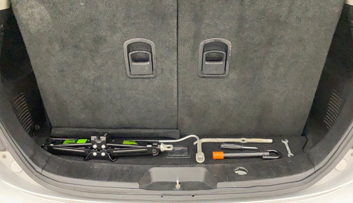 2018 Mahindra XUV500 W9, Diesel, Manual, 60,862 km, Boot Inside