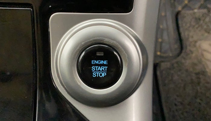 2018 Mahindra XUV500 W9, Diesel, Manual, 60,862 km, Keyless Start/ Stop Button