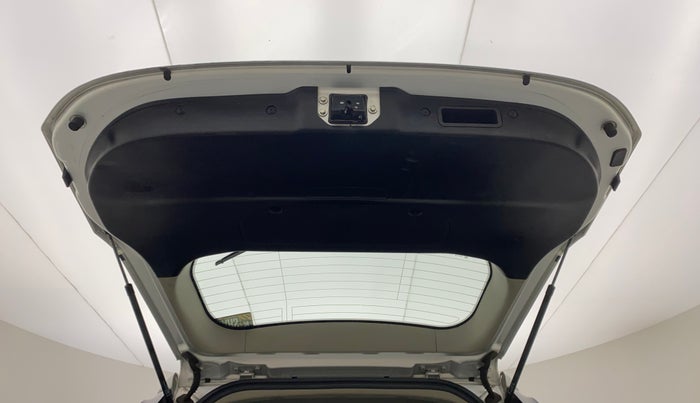 2018 Mahindra XUV500 W9, Diesel, Manual, 60,862 km, Boot Door Open