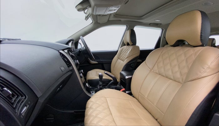 2018 Mahindra XUV500 W9, Diesel, Manual, 60,862 km, Right Side Front Door Cabin