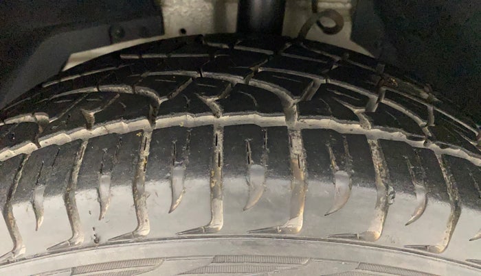 2018 Mahindra XUV500 W9, Diesel, Manual, 60,862 km, Left Front Tyre Tread