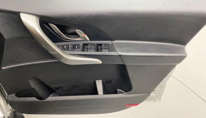 2018 Mahindra XUV500 W9, Diesel, Manual, 60,862 km, Driver Side Door Panels Control