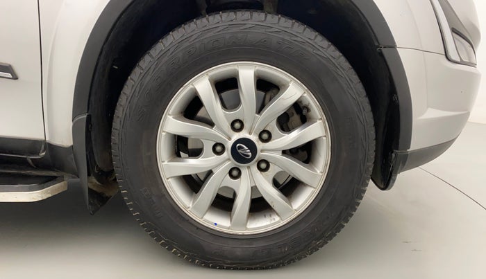 2018 Mahindra XUV500 W9, Diesel, Manual, 60,862 km, Right Front Wheel