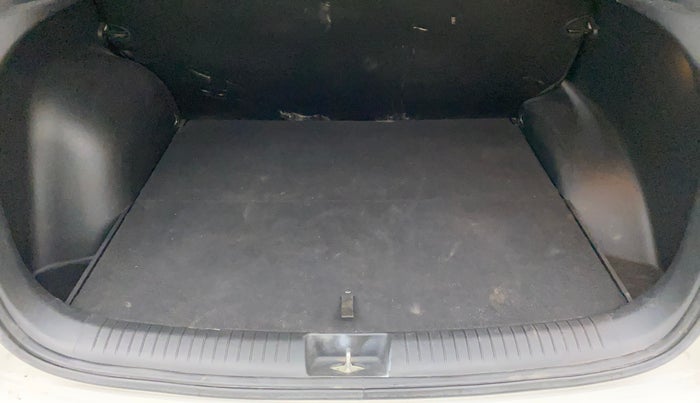 2015 Hyundai Creta SX PLUS 1.6 PETROL, Petrol, Manual, 34,899 km, Boot Inside