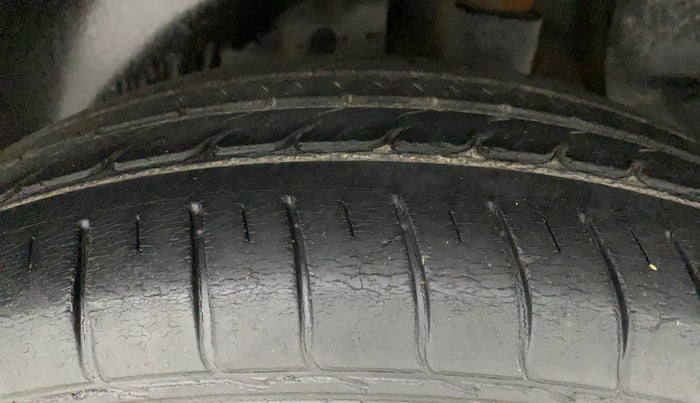 2015 Hyundai Creta SX PLUS 1.6 PETROL, Petrol, Manual, 34,899 km, Left Rear Tyre Tread