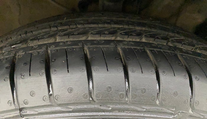 2015 Hyundai Creta SX PLUS 1.6 PETROL, Petrol, Manual, 34,899 km, Right Front Tyre Tread