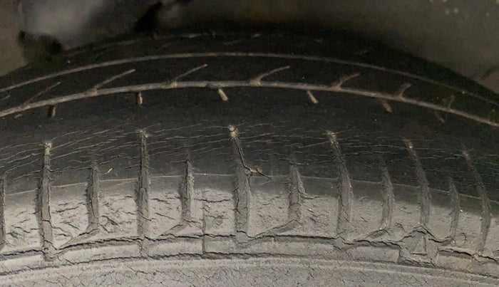 2012 Hyundai i10 MAGNA 1.1, Petrol, Manual, 30,438 km, Left Rear Tyre Tread
