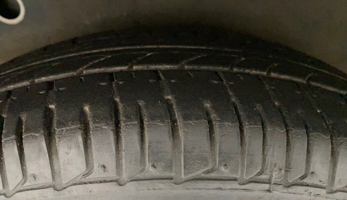 2012 Hyundai i10 MAGNA 1.1, Petrol, Manual, 30,438 km, Right Rear Tyre Tread