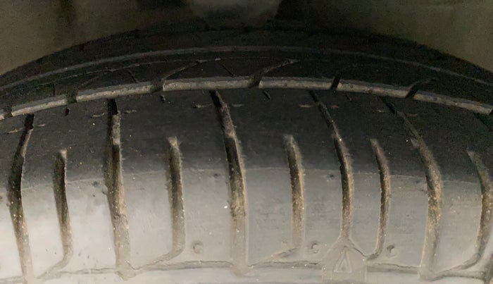 2012 Hyundai i10 MAGNA 1.1, Petrol, Manual, 30,438 km, Right Front Tyre Tread